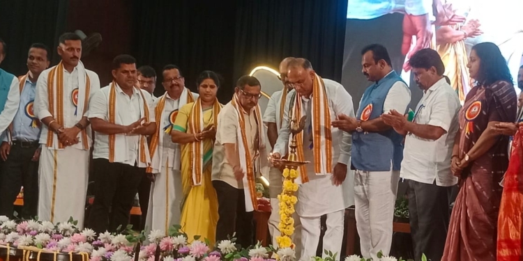 ಮಂಗಳೂರು, ಅಂಬೇಡ್ಕರ್ ಭವನ, ಕರ್ನಾಟಕ ಅರೆಭಾಷೆ ಸಂಸ್ಕೃತಿ ಮತ್ತು ಸಾಹಿತ್ಯ ಅಕಾಡೆಮಿಯ ಗೌರವ ಪ್ರಶಸ್ತಿ ಪ್ರದಾನ