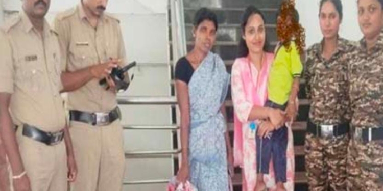 ಬದುಕಿನ ಕಷ್ಟಕ್ಕೆ ಮಗುವನ್ನೇ ತ್ಯಜಿಸಲು ಮುಂದಾದ ತಾಯಿ: ಅಕ್ಕಪಡೆಯಿಂದ ಮತ್ತೆ ಅಮ್ಮನ ಮಡಿಲಿಗೆ ಕೂಸು