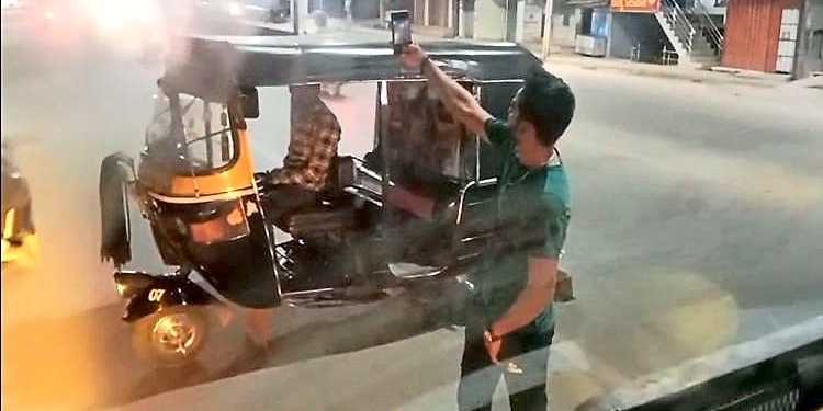 ರಾತ್ರಿ ವೇಳೆ ಸರ್ಕಾರಿ ಬಸ್ಸಿಗೆ ಅಡ್ಡಗಟ್ಟಿ ಕುಡುಕರ ಕಿರಿಕಿರಿ