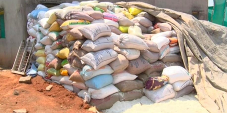 ಅನ್ನಭಾಗ್ಯ ಯೋಜನೆಯ ಅಕ್ಕಿ ಅಕ್ರಮ ದಾಸ್ತಾನು ಪೊಲೀಸ್ ವಶಕ್ಕೆ