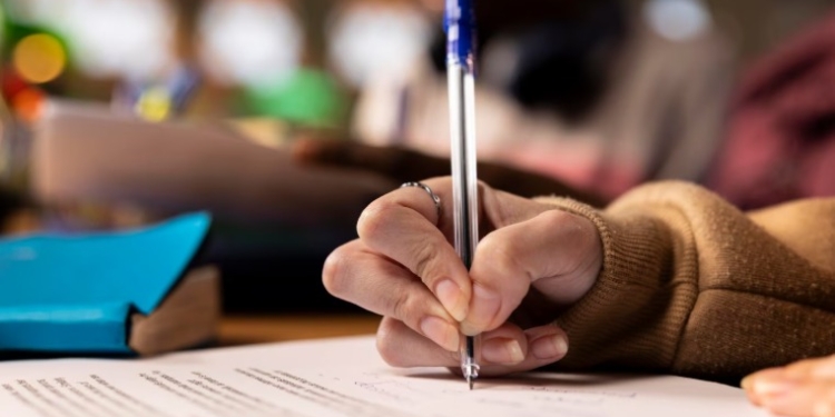 ಸಿಇಟಿ ಪರೀಕ್ಷೆಯಲ್ಲಿ ಮತ್ತೆ ವಿವಾದ : ಬೆಂಗಳೂರಿನಲ್ಲಿ ವಿದ್ಯಾರ್ಥಿಗಳ ಜನಿವಾರ ತೆಗೆಸಿದ ಸಿಬ್ಬಂದಿ