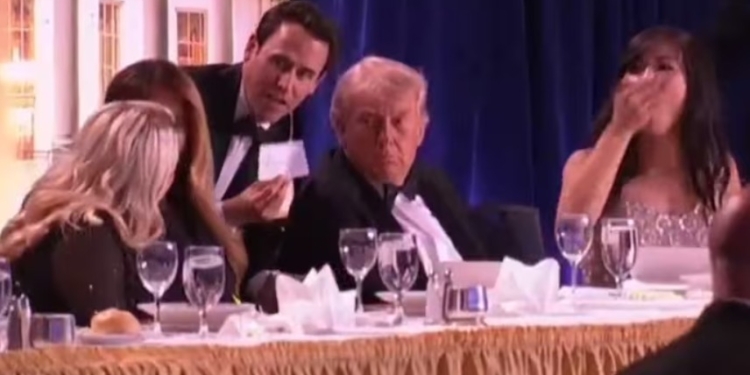 ಶ್ವೇತ ಭವನದ ಭೋಜನ ಕೂಟದಲ್ಲಿ ಗುಂಡಿನ ದಾಳಿ : ಟ್ರಂಪ್‌ ದಂಪತಿಯ ರಕ್ಷಣೆ