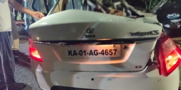 ಟಯರ್ ಸ್ಫೋಟಿಸಿ ಲಾರಿಗೆ ಡಿಕ್ಕಿಯಾದ ಕಾರು : ಐವರು ಸ್ಥಳದಲ್ಲೇ ಸಾವು